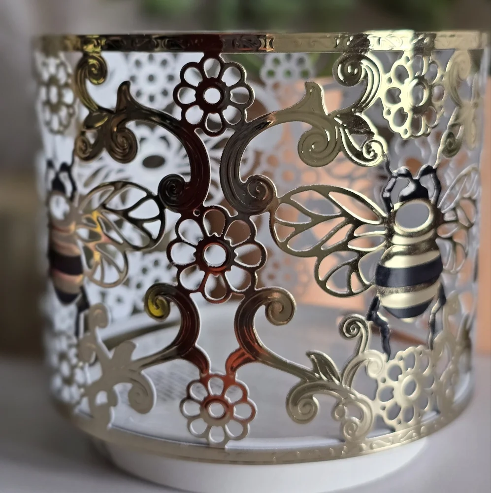 Elegant Bee 3 Wick candle holder by Bath & Body Works - Picture 4 of 7